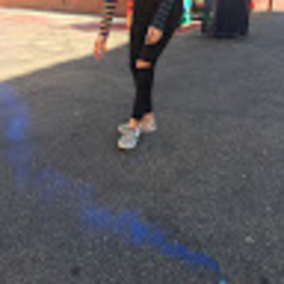 Meet your Posher, Margaux - Picture 1 of 1